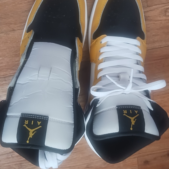 Jordan 1 High Yellow Ochre (WORN 2 TIMES!!!) - Picture 8 of 9